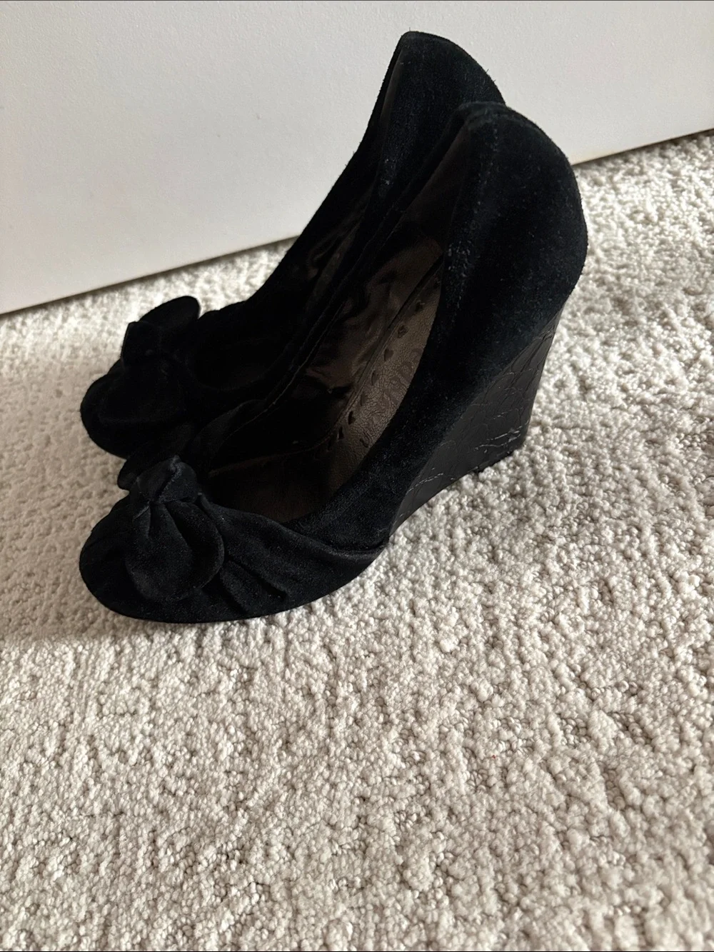 Vintage libby edelman NAOMI Classic Black Suede Wedge Pumps with Bow 6M